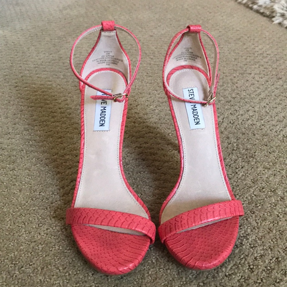 SALE!! Must Go! Coral Steve Madden Heels! Size 8